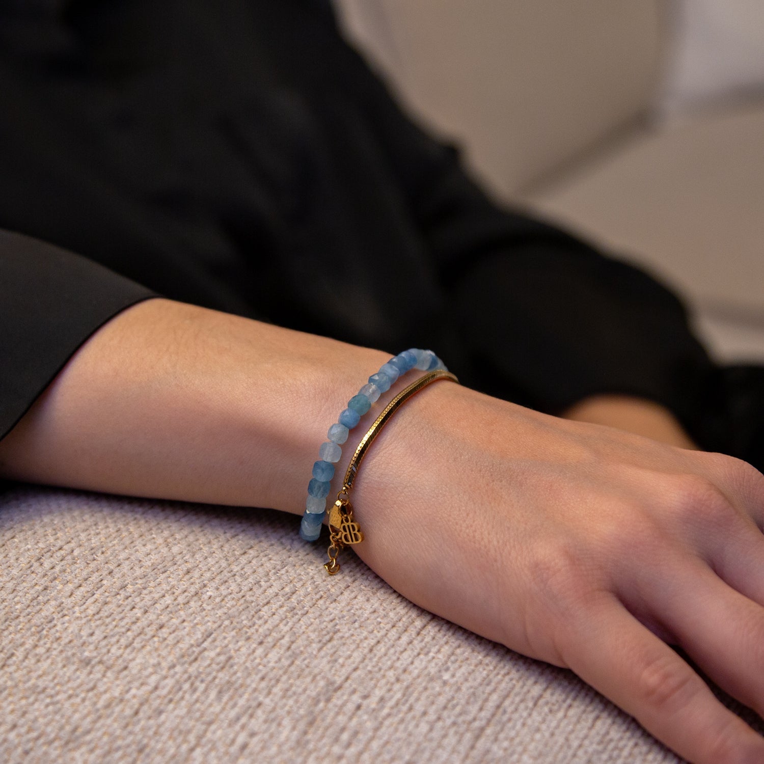 AQUAMARINE CUBE ARMBAND FACETTIERT 4MM - SET 1 DAMEN - BONES & BUDDHAS