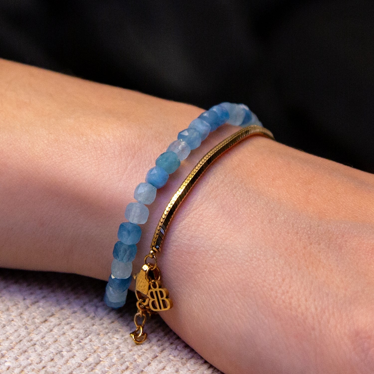 AQUAMARINE CUBE ARMBAND FACETTIERT 4MM - SET 1 DAMEN - BONES & BUDDHAS