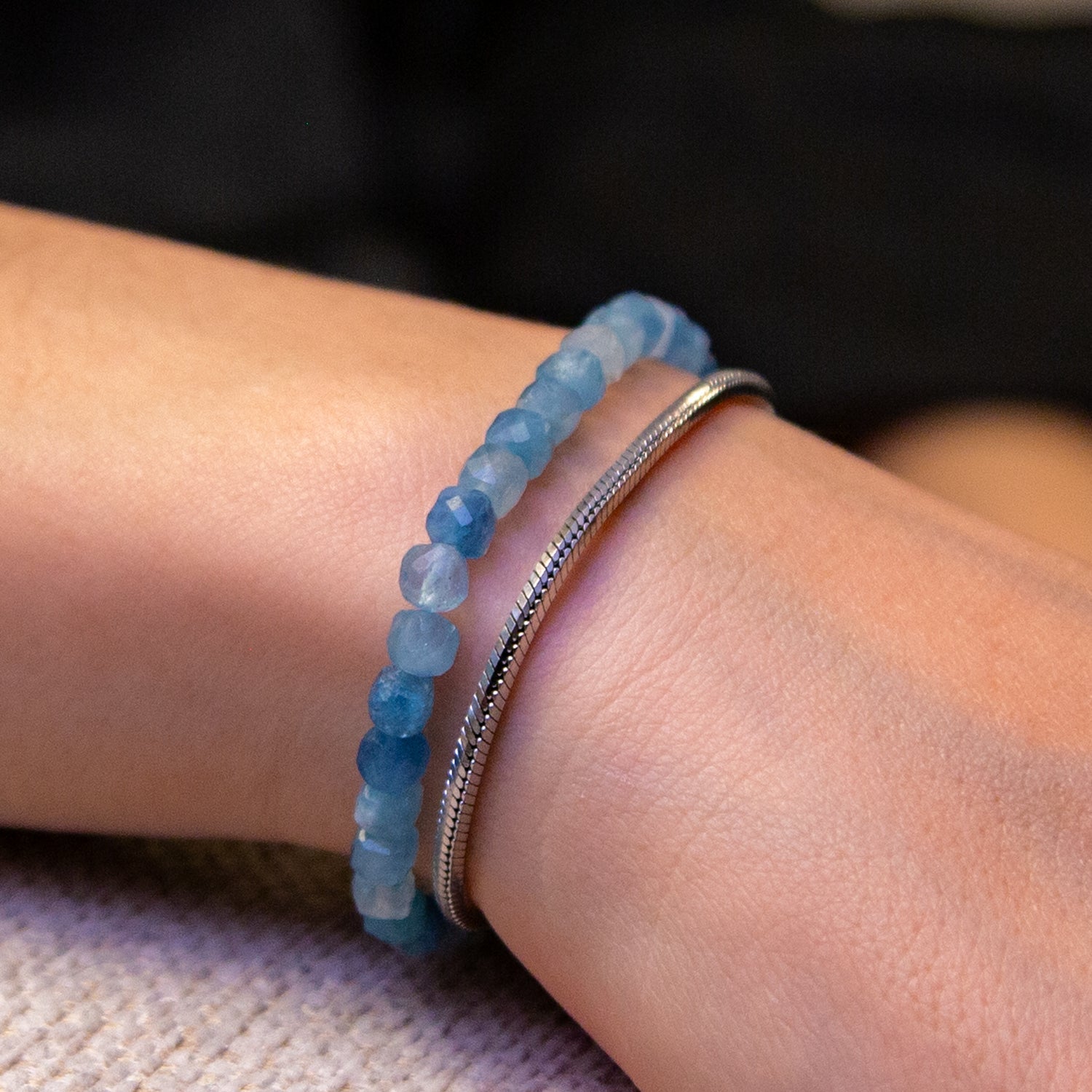 AQUAMARINE CUBE ARMBAND FACETTIERT 4MM - SET 1 DAMEN - BONES & BUDDHAS