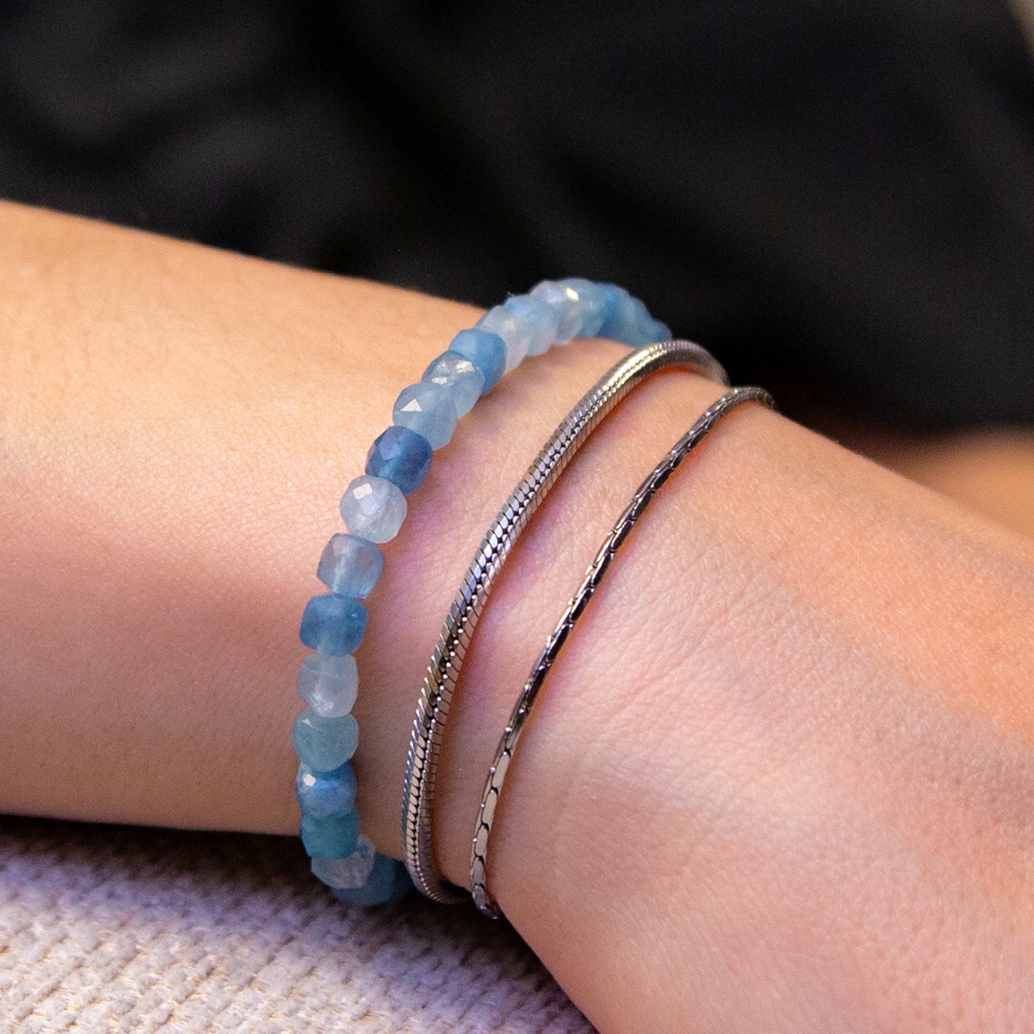 AQUAMARINE CUBE ARMBAND FACETTIERT 4MM - SET 2 DAMEN - BONES & BUDDHAS