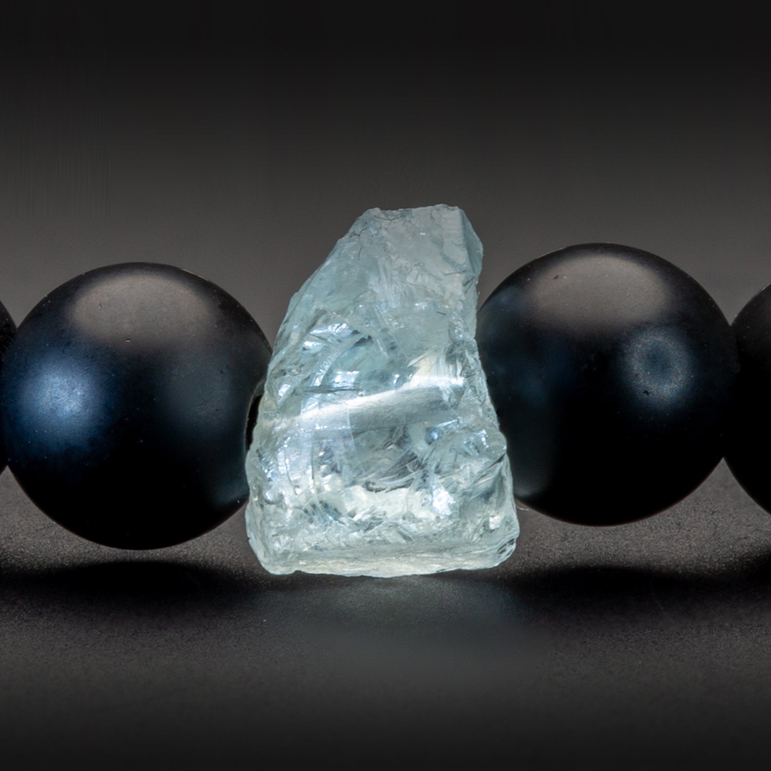 Aquamarine und Black Onyx matt Armband 6mm- März Birthstone - BONES & BUDDHAS