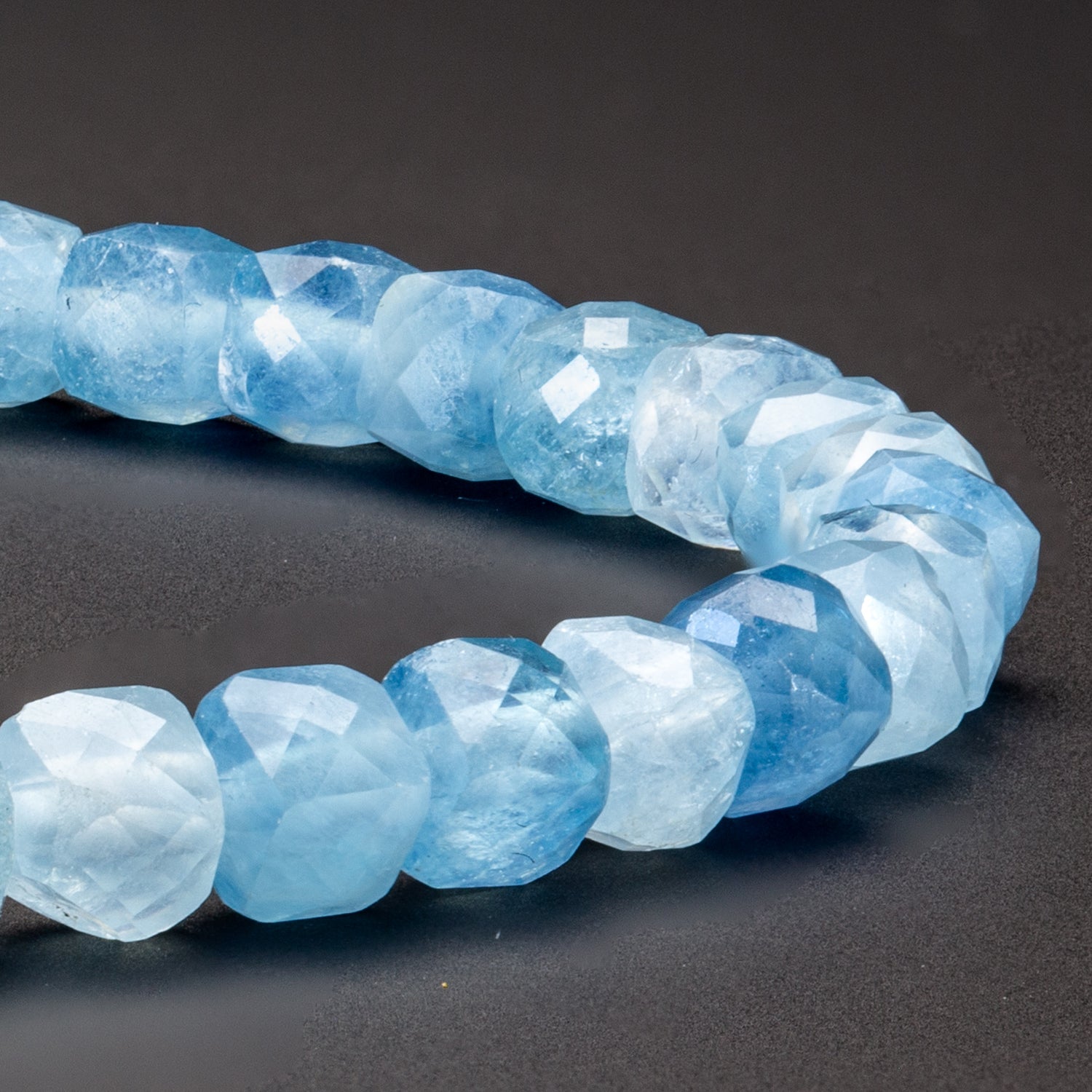 Aquamarine Cube Armband facettiert 4 mm