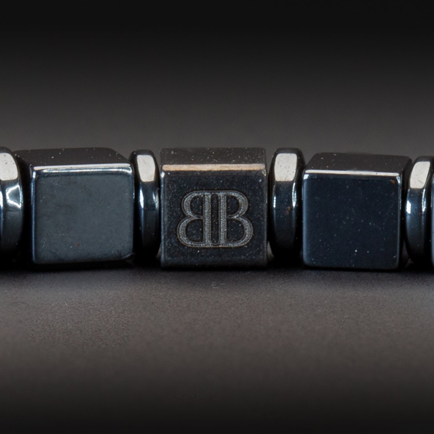 Blauer Topaz und Hämatit glossy Armband 4mm- Dezember Birthstone - BONES & BUDDHAS