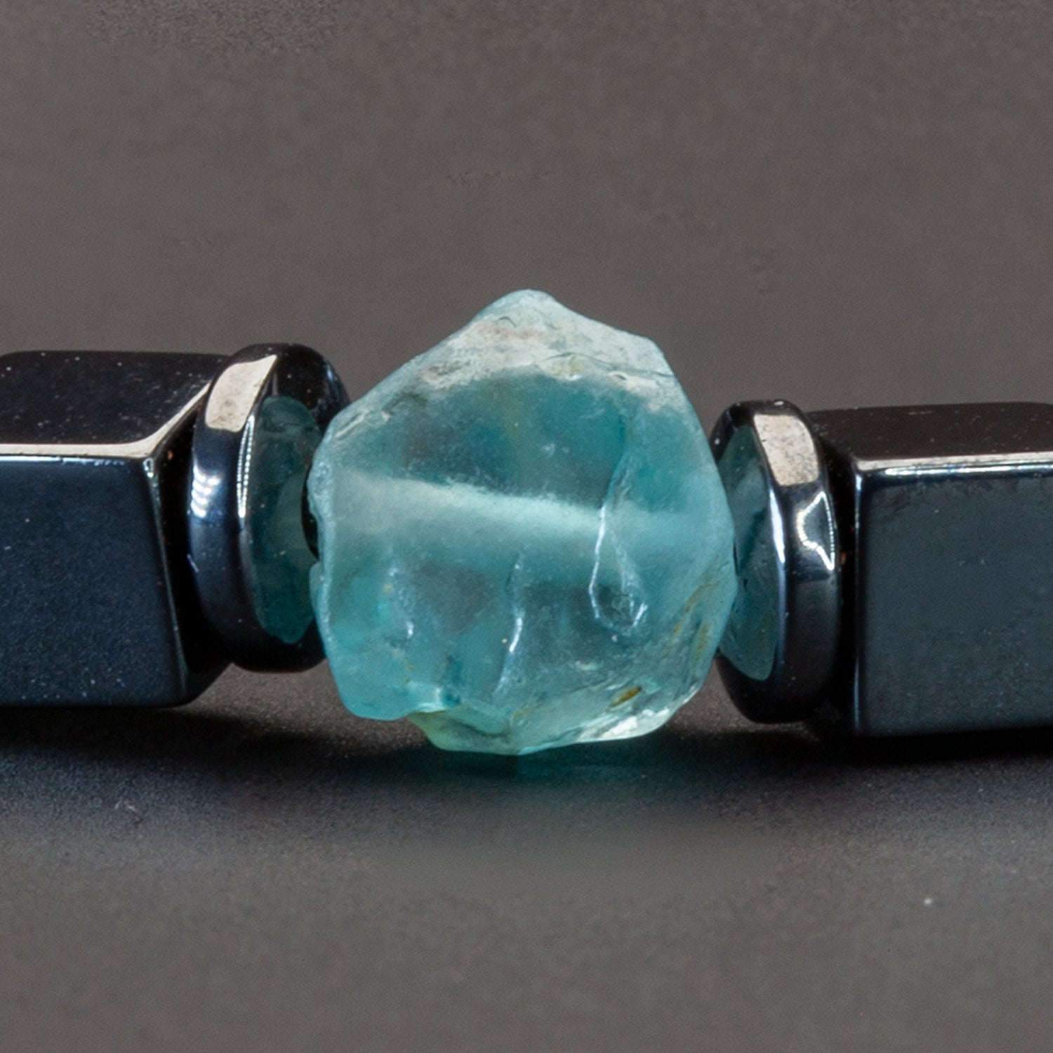 Blauer Topaz und Hämatit glossy Armband 4mm- Dezember Birthstone - BONES & BUDDHAS