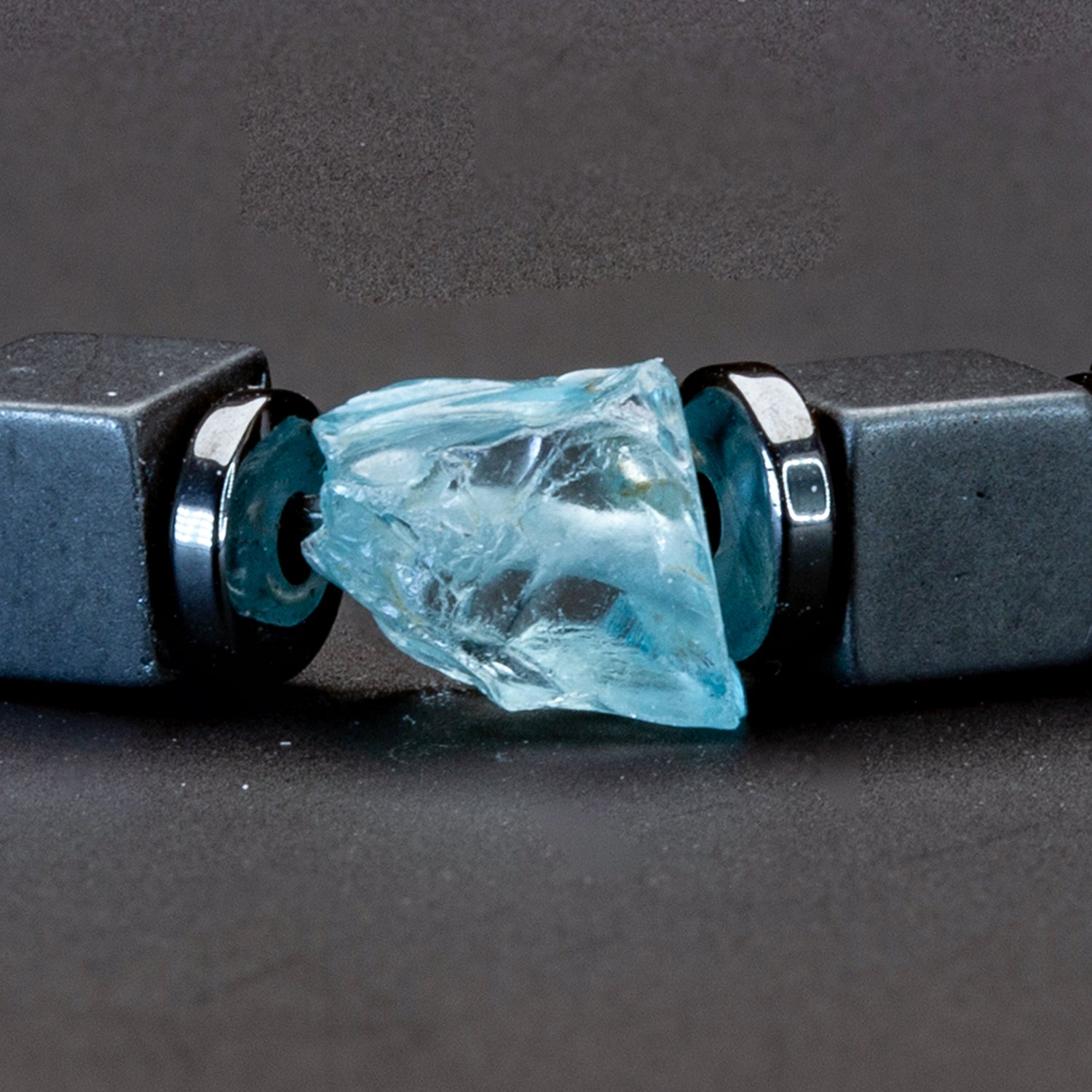 Blauer Topaz und Hämatit matt Armband 4mm- Dezember Birthstone - BONES & BUDDHAS