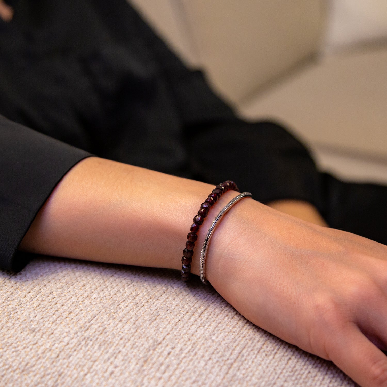 GRANAT CUBE ARMBAND FACETTIERT 4MM - SET 1 DAMEN - BONES & BUDDHAS