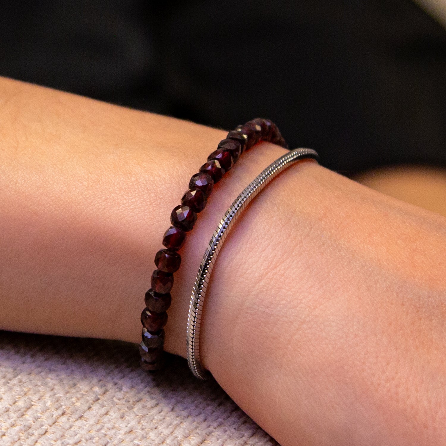 GRANAT CUBE ARMBAND FACETTIERT 4MM - SET 1 DAMEN