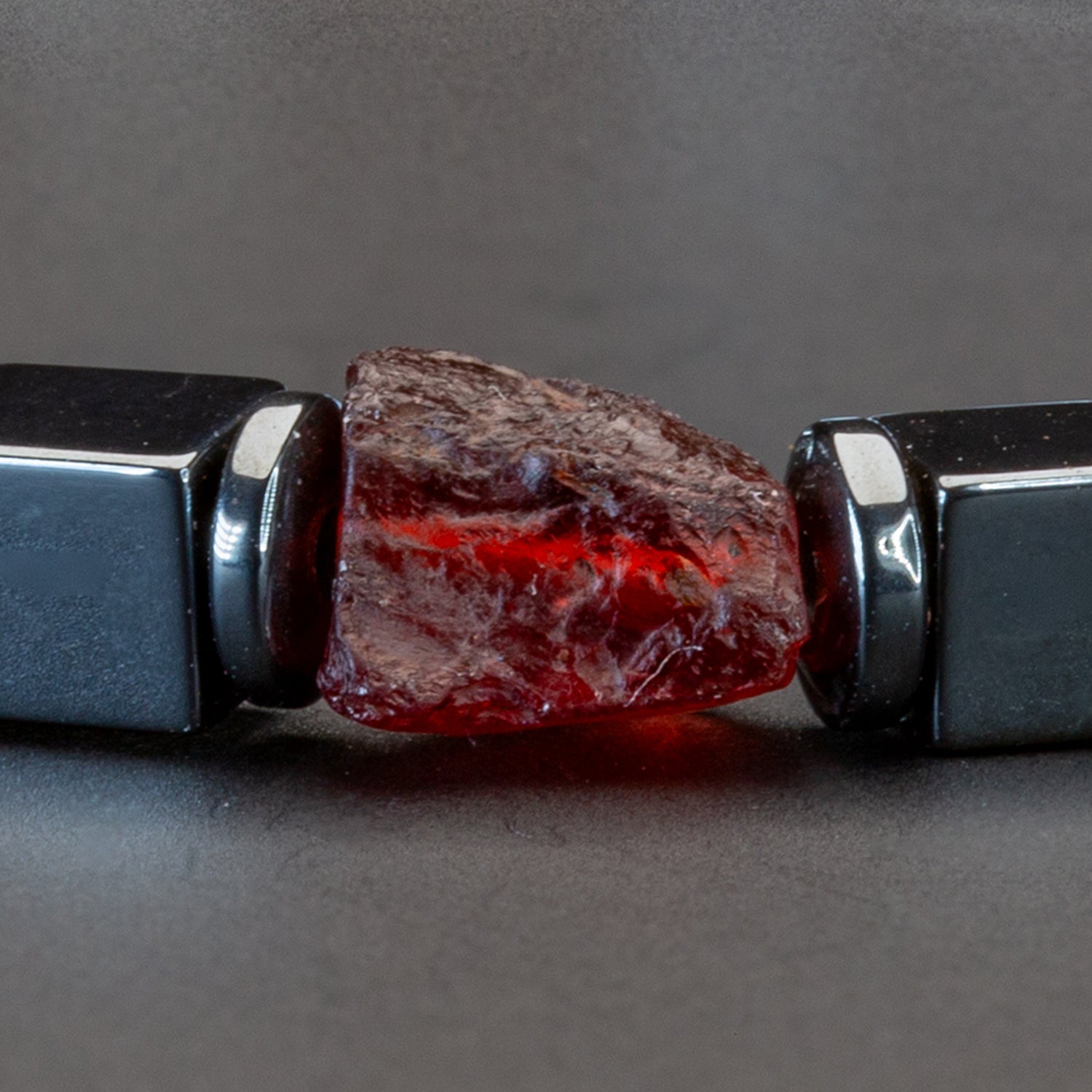 Granat und Hämatit glossy Armband 4mm- Januar Birthstone - BONES & BUDDHAS
