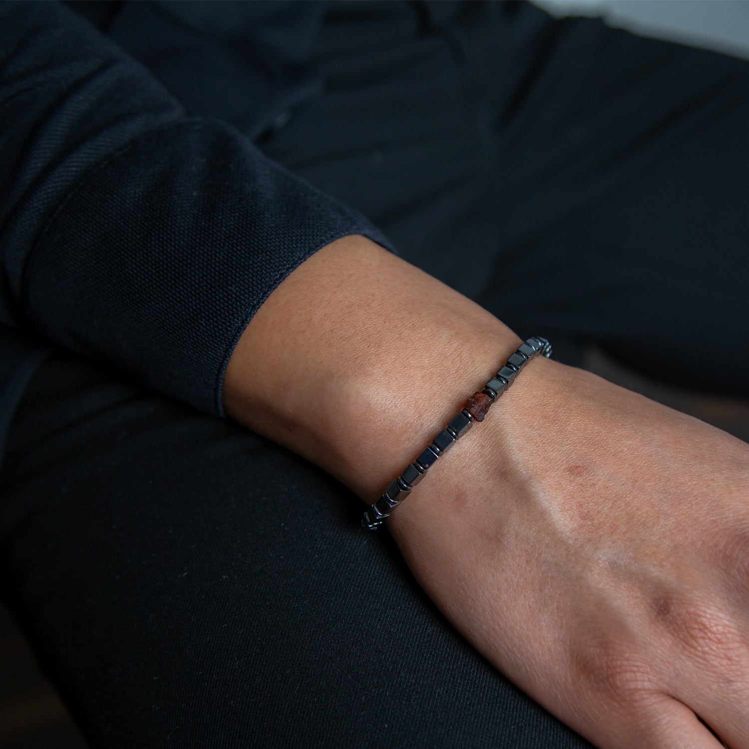 Granat und Hämatit glossy Armband 4mm- Januar Birthstone - BONES & BUDDHAS