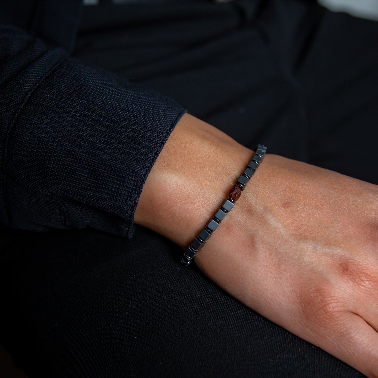Granat und Hämatit matt Armband 4mm- Januar Birthstone - BONES & BUDDHAS
