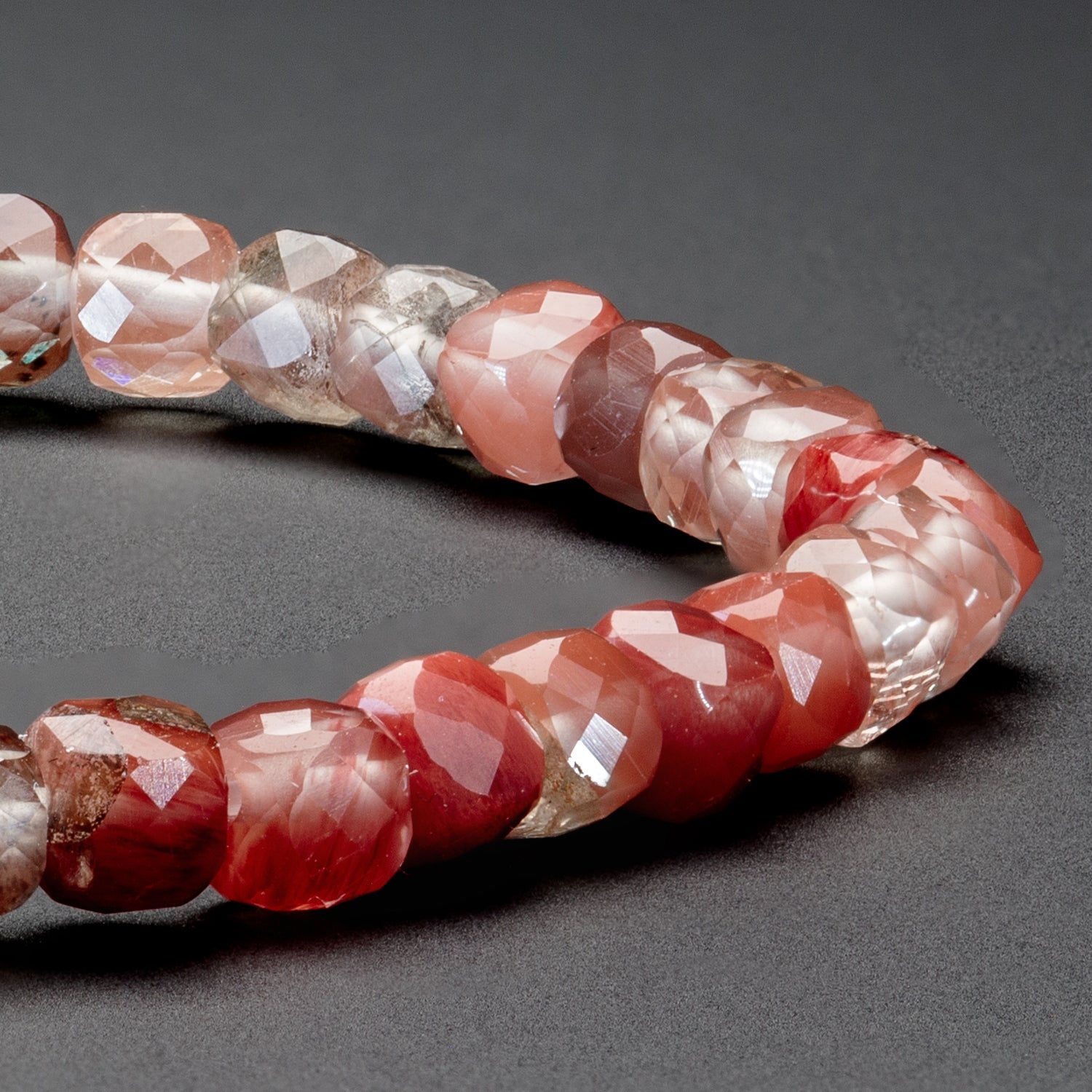 ROTER LABRADORIT CUBE ARMBAND FACETTIERT 4MM - SET 2 HERREN