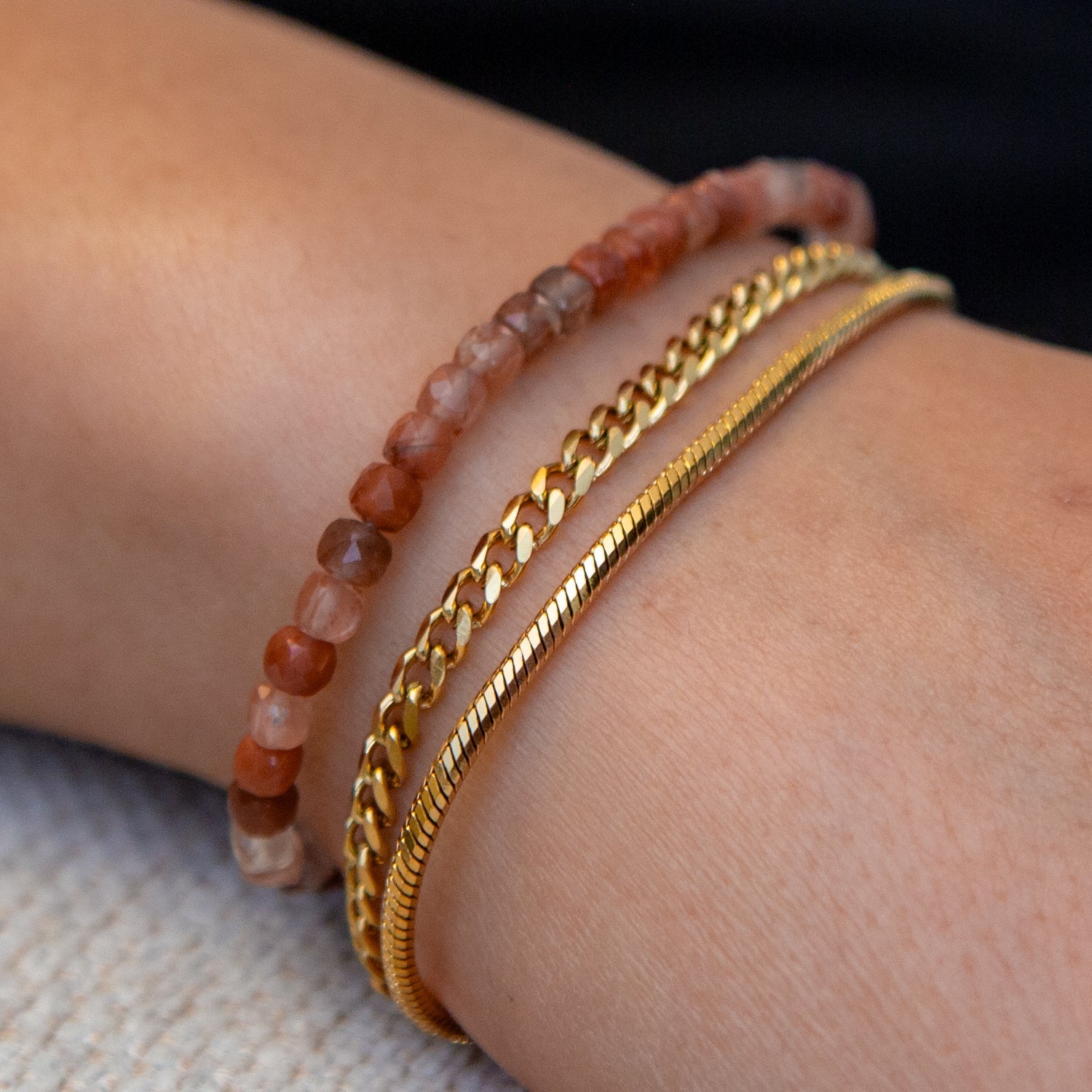 ROTER LABRADORIT CUBE ARMBAND FACETTIERT 4MM - SET 2 HERREN