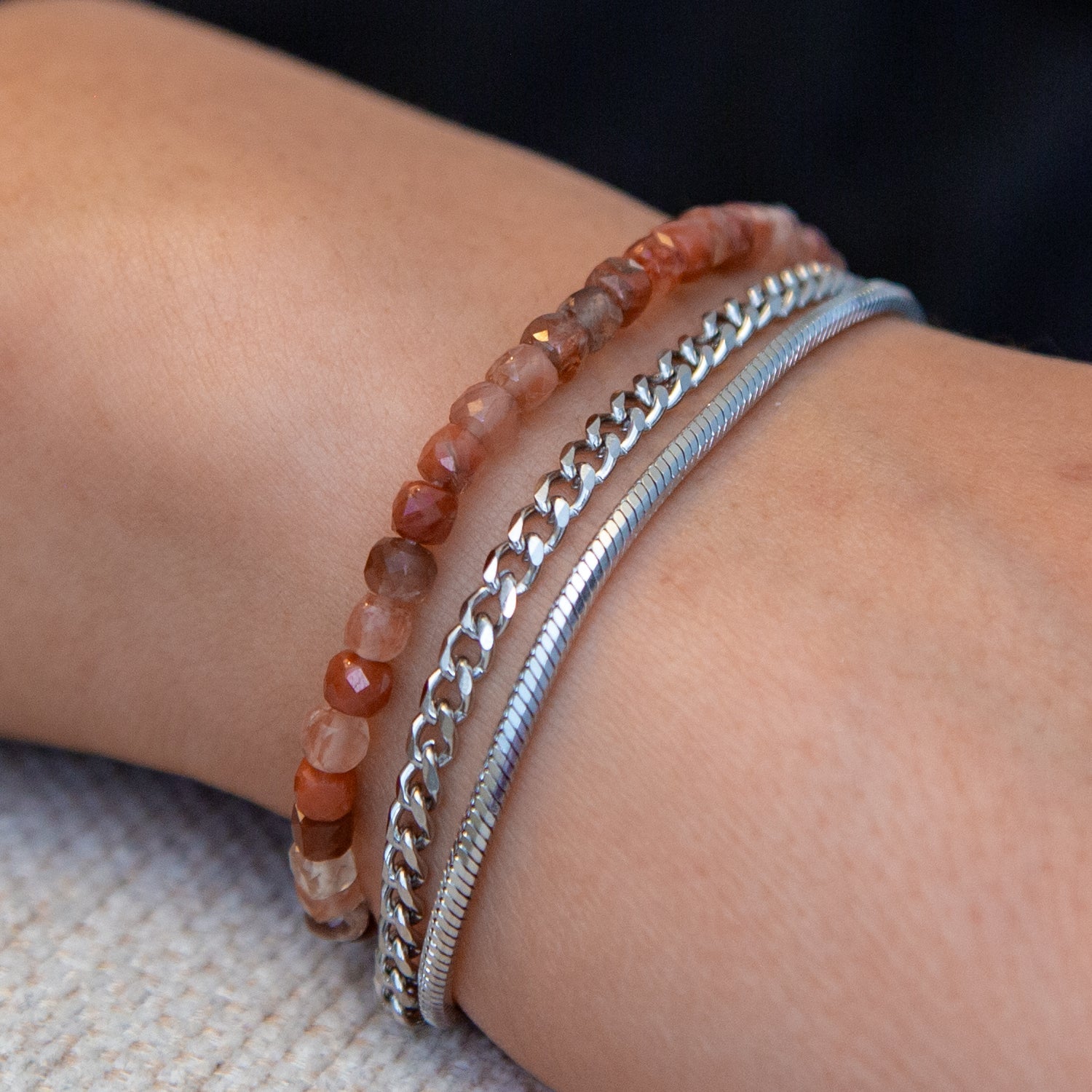 ROTER LABRADORIT CUBE ARMBAND FACETTIERT 4MM - SET 2 HERREN