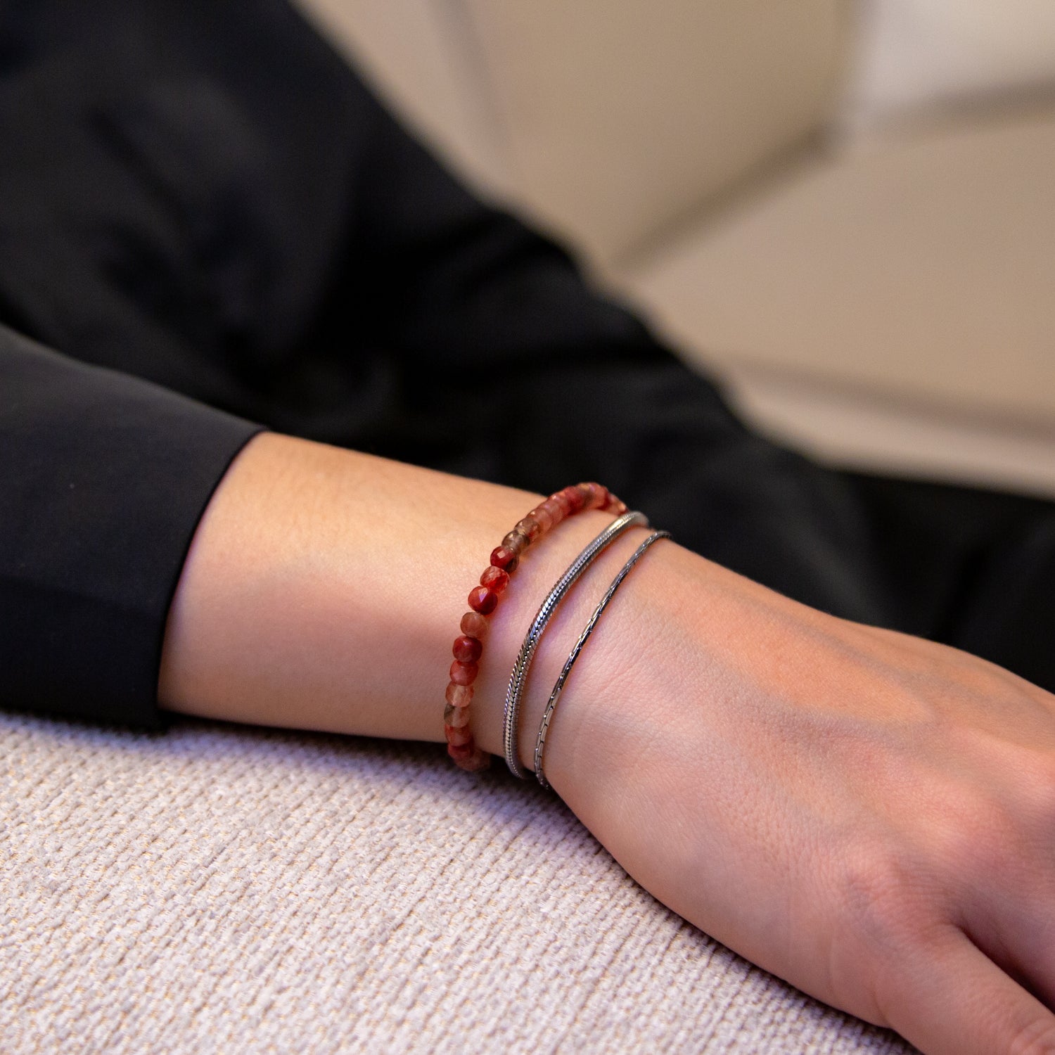 ROTER LABRADORIT CUBE ARMBAND FACETTIERT 4MM - SET 2 DAMEN