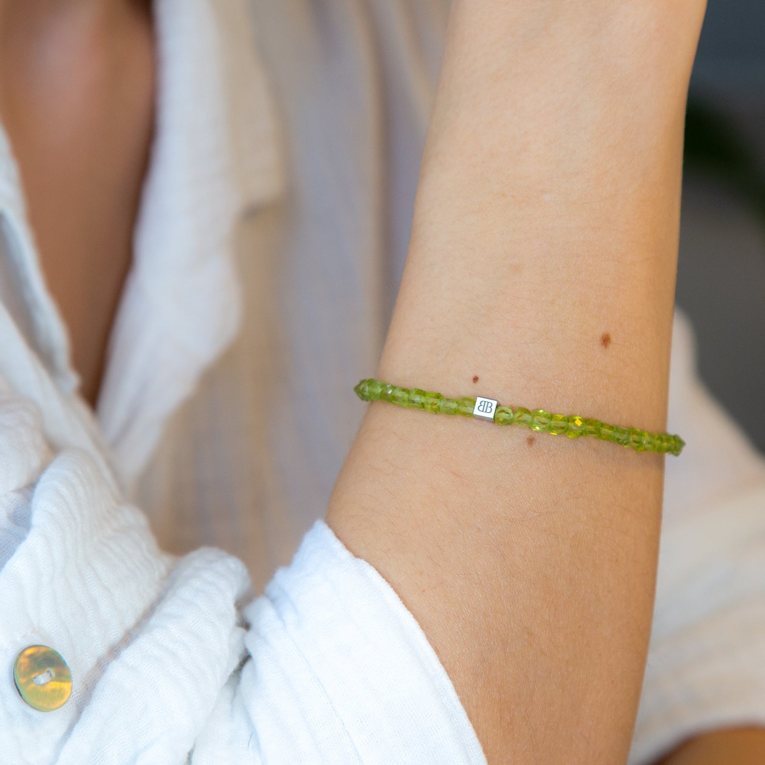 Peridot Cube Armband facettiert 4 mm- August Geburtsstein - BONES & BUDDHAS