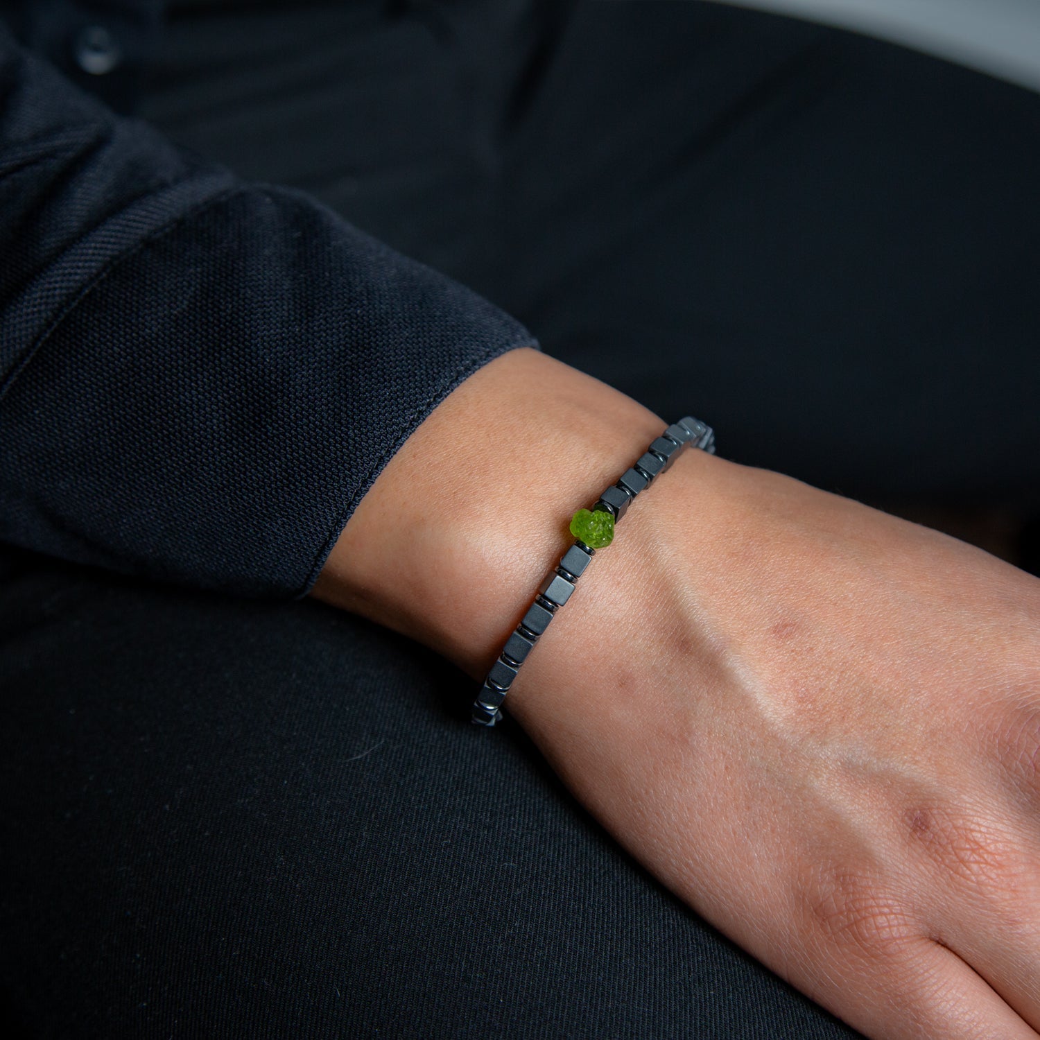 Peridot und Hämatit matt Armband 4mm- August Birthstone - BONES & BUDDHAS