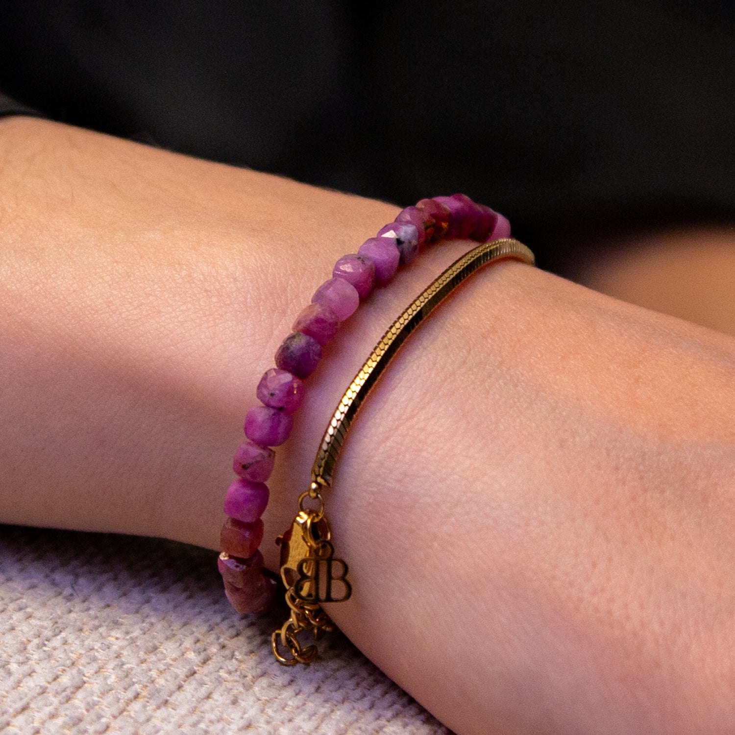 RUBIN CUBE ARMBAND FACETTIERT 4MM - SET 1 DAMEN - BONES & BUDDHAS