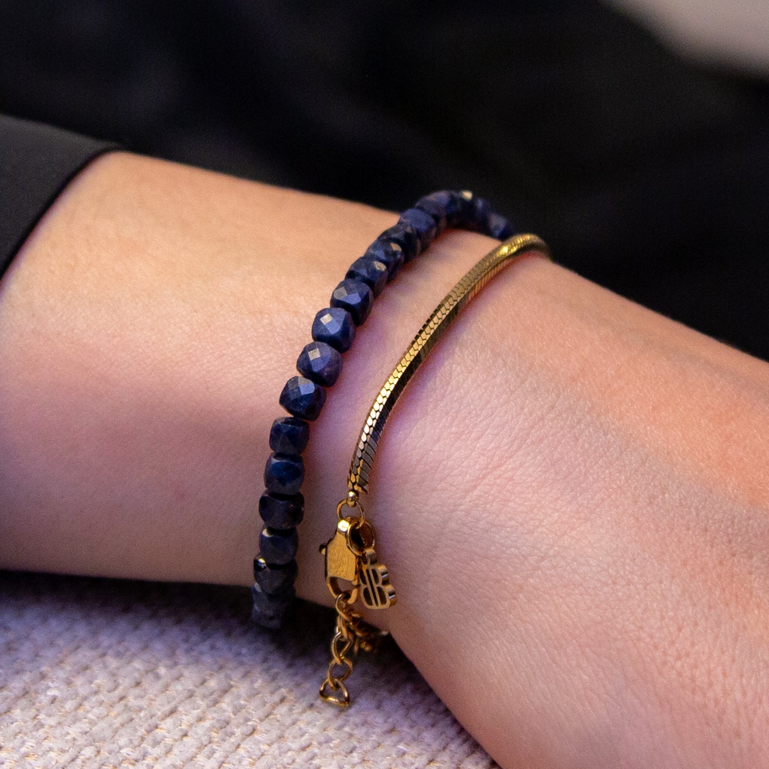 SAPHIR CUBE ARMBAND FACETTIERT 4MM - SET 1 DAMEN - BONES & BUDDHAS