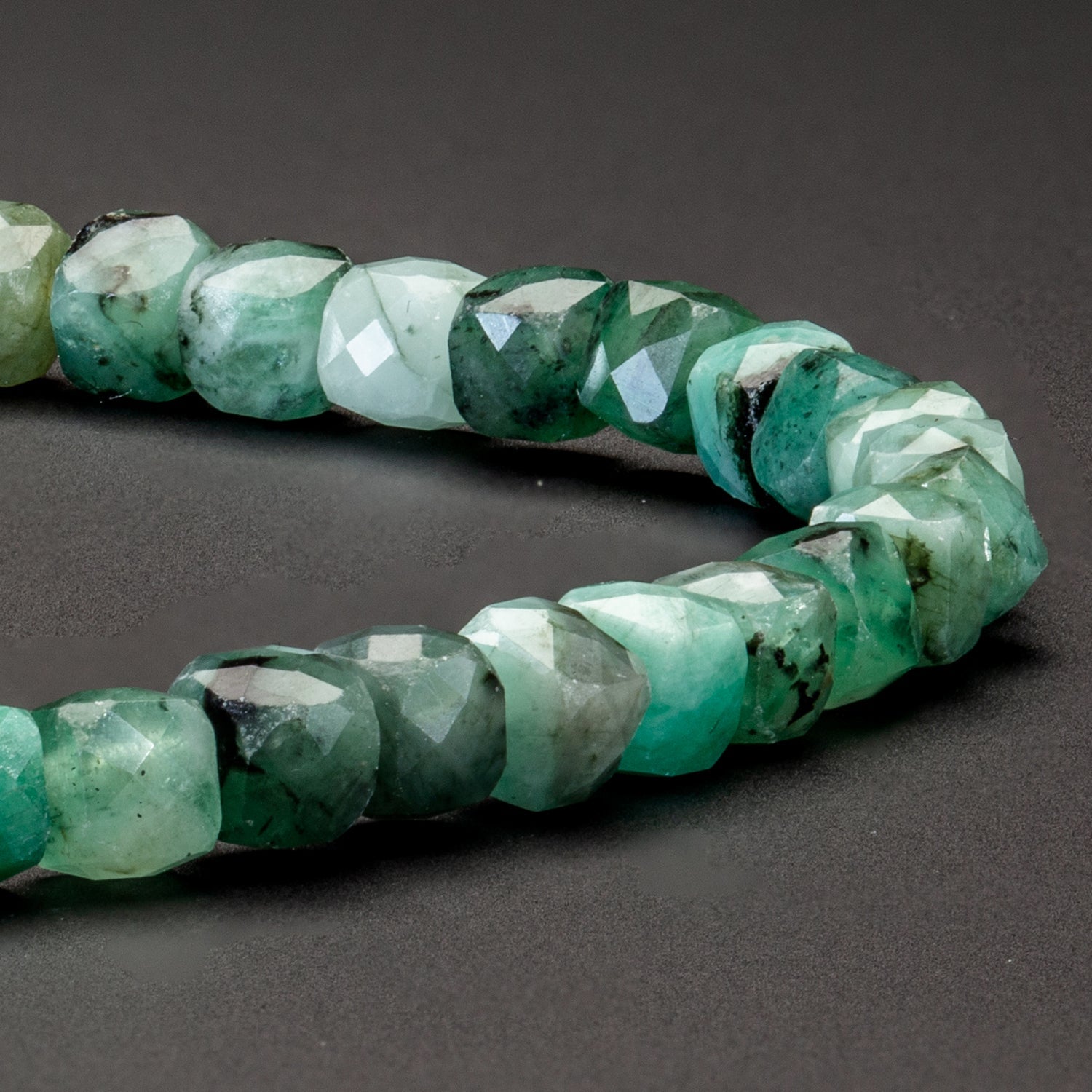 Smaragd und Hämatit matt Armband 4mm-Armband-Set (Mai Geburtsstein) - BONES & BUDDHAS