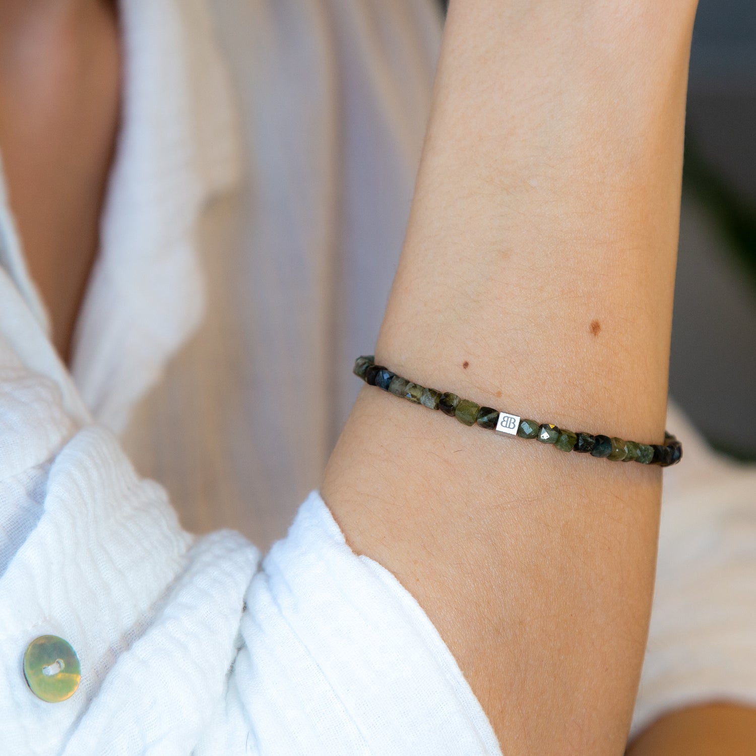 Grüner Turmalin Cube Armband facettiert 4 mm- Oktober Geburtsstein - BONES & BUDDHAS