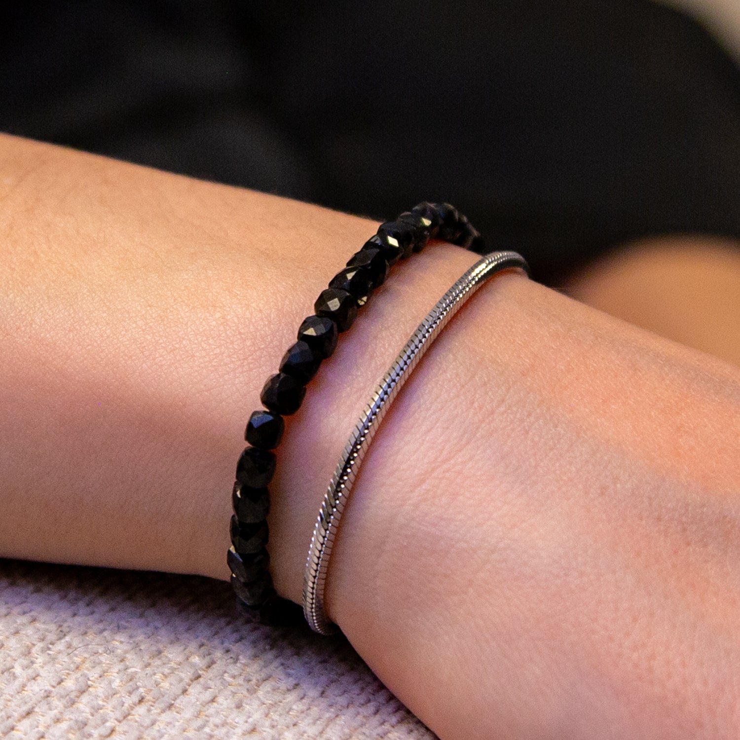 SCHWARZER TURMALIN CUBE ARMBAND FACETTIERT 4MM - SET 1 DAMEN - BONES & BUDDHAS