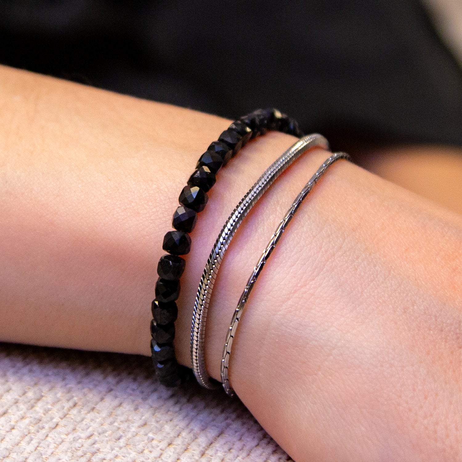 SCHWARZER TURMALIN CUBE ARMBAND FACETTIERT 4MM - SET 2 DAMEN