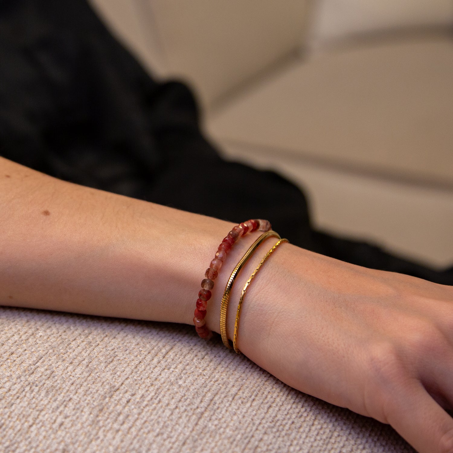ROTER LABRADORIT CUBE ARMBAND FACETTIERT 4MM - SET 2 DAMEN