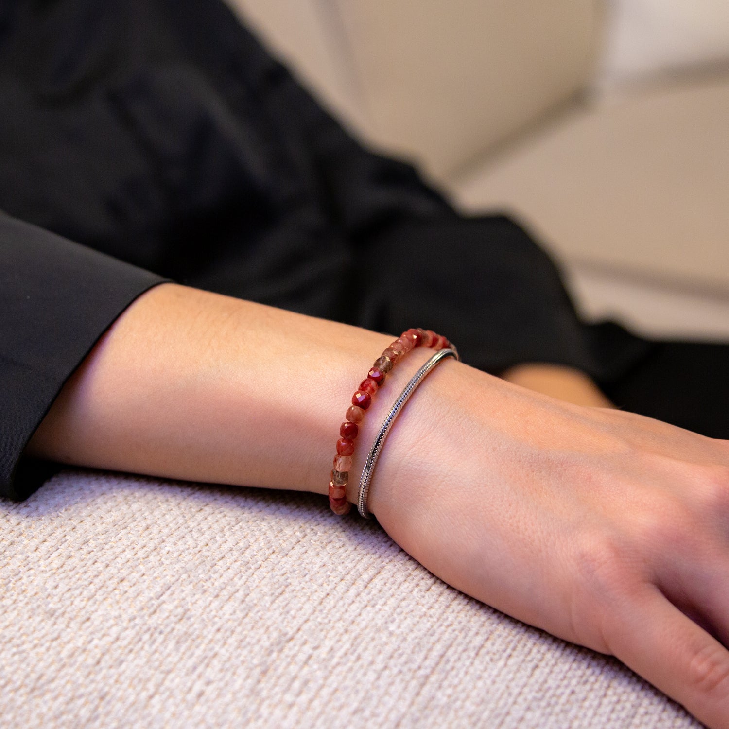 ROTER LABRADORIT CUBE ARMBAND FACETTIERT 4MM - SET 1 DAMEN