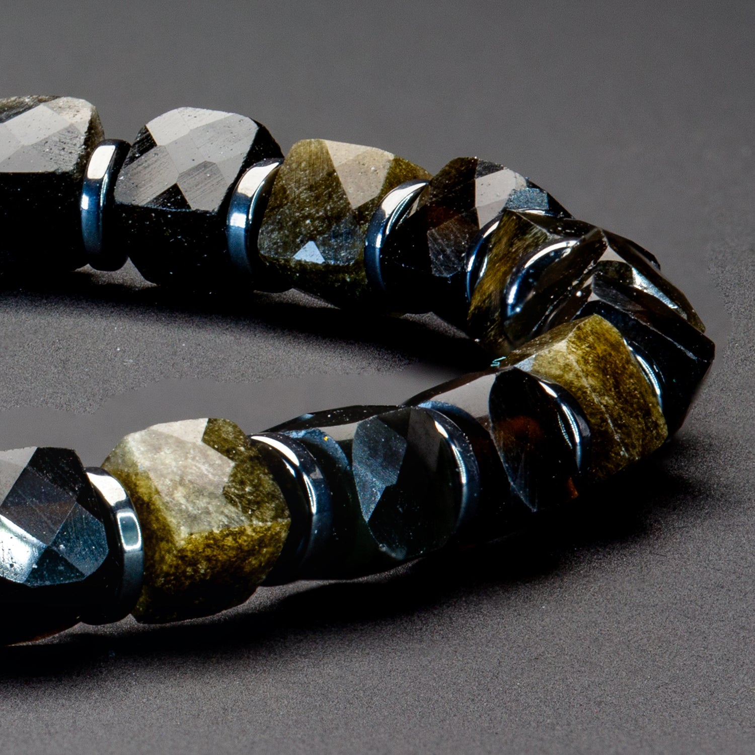 Goldener Obsidian Cube Armband facettiert 4 mm - BONES & BUDDHAS