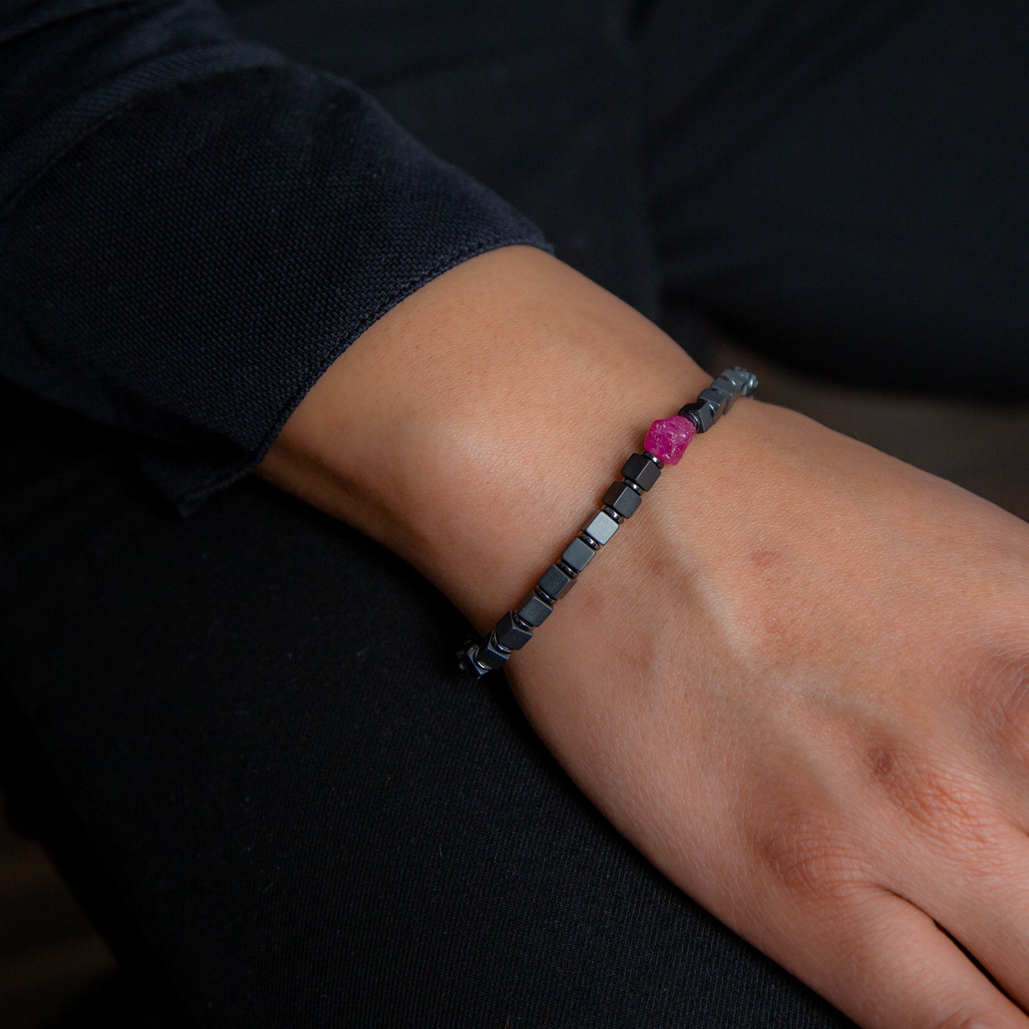 Rubin und Hämatit matt Armband 4mm- Juli Birthstone